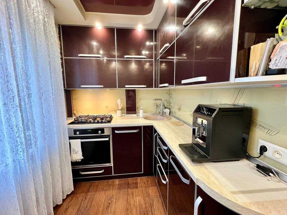 Продам 3-х комнатную квартиру район "80 школы"
