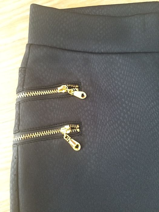 Vários modelos de calças