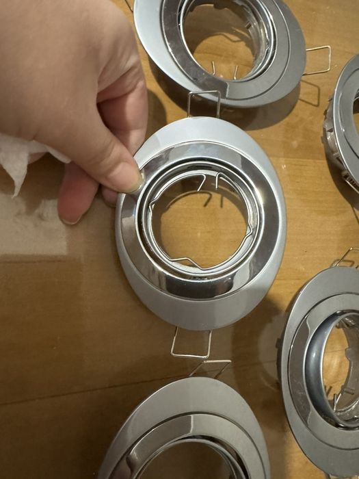 Точкові світильники з поворотом для гіпсокартона