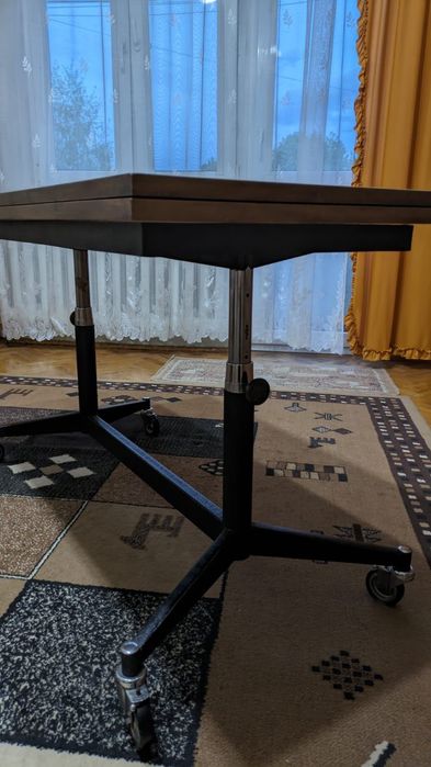 Drewniany stół rozkładany