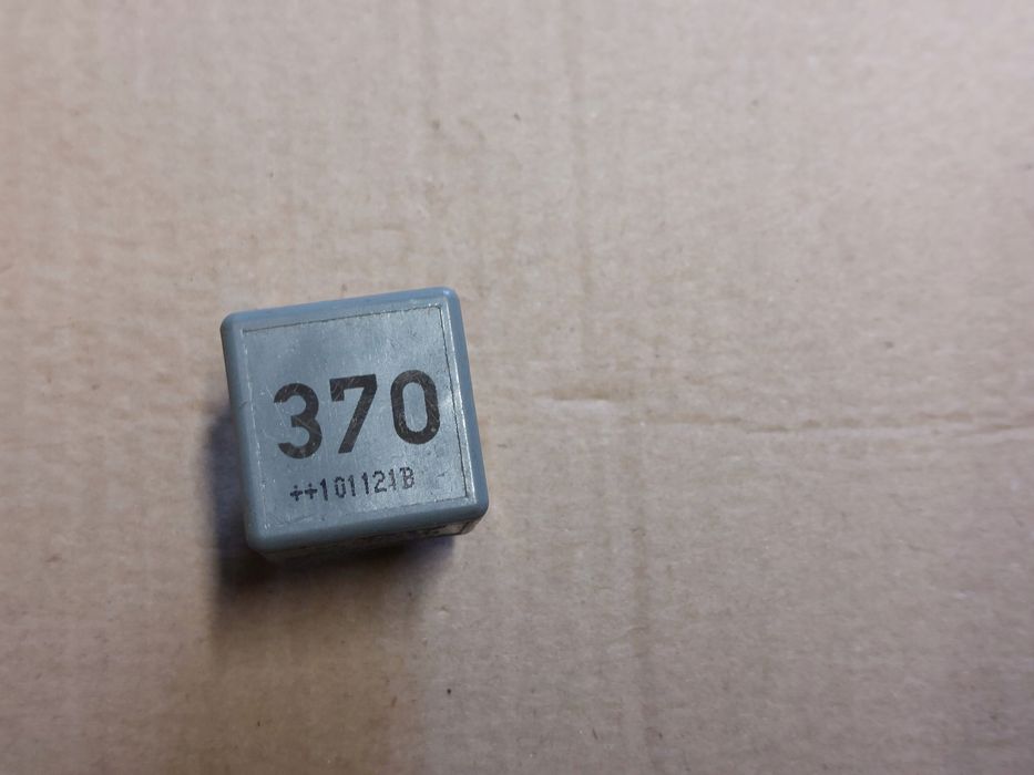 przekaźnik vw seat skoda 8d0951253 370