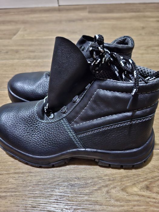 Продам спецвзуття