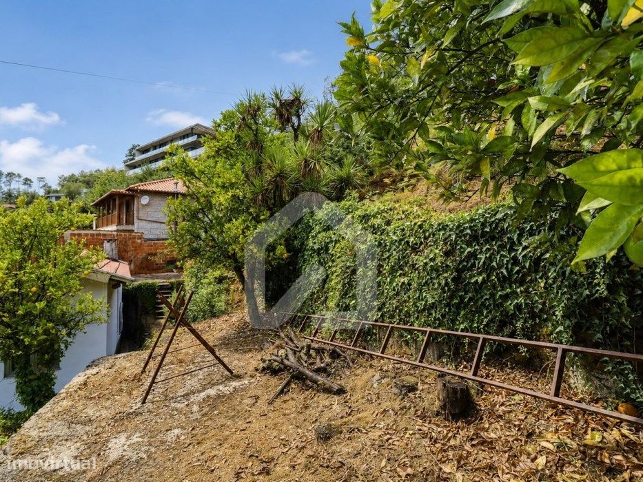 Moradia T3 para Restauro com Vista Rio | Gerês