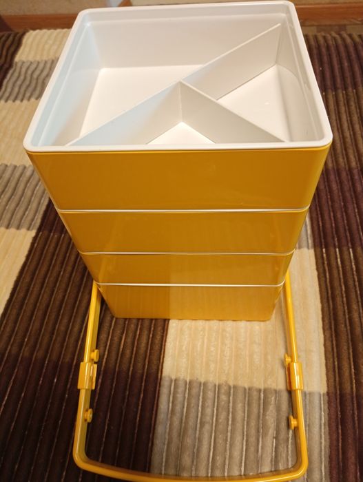 Ланч бокс,четыре бокса размером 19*19*6см