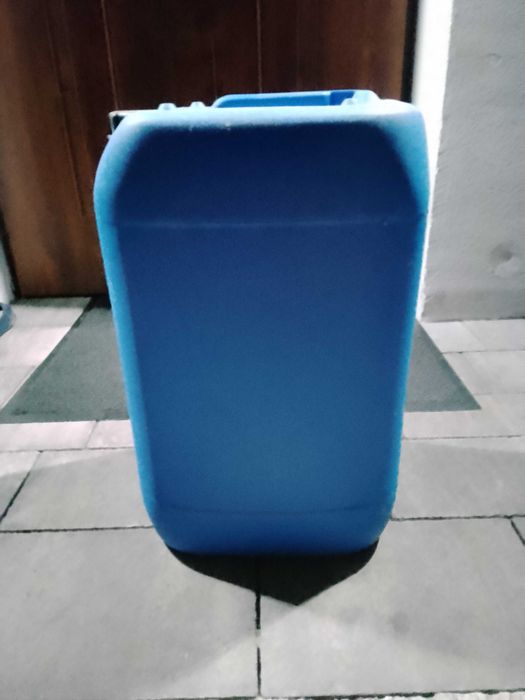 BAŃKI (kanistry 25 l )