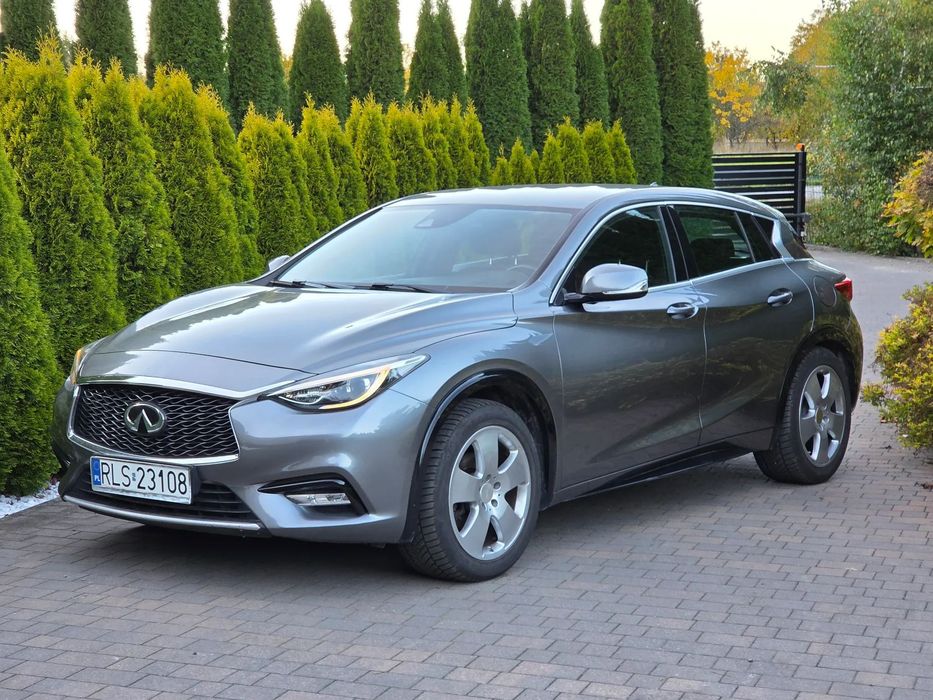 Infiniti Q30