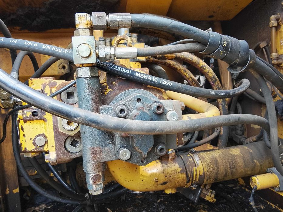 Bomba Hidráulica Escavadora Komatsu PC240-6