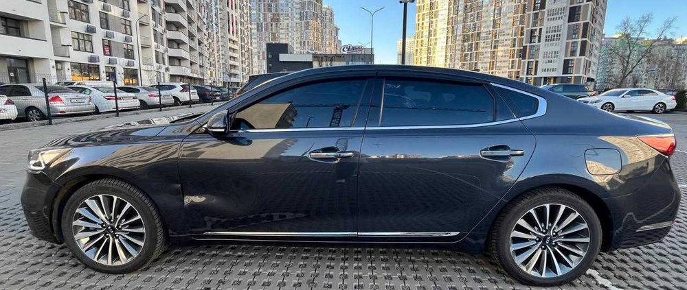 Автомобіль седан КІА  К7
