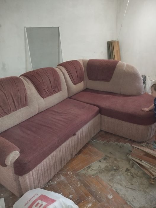 Диван кутовий у вітальню