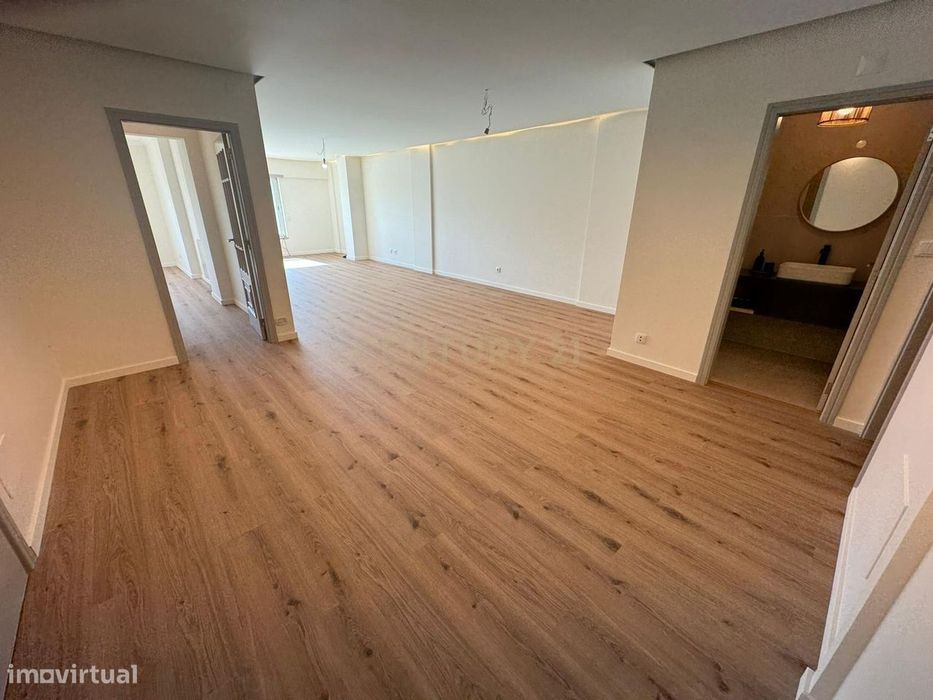 Apartamento Renovado em Carcavelos, Cascais - 3 Quartos