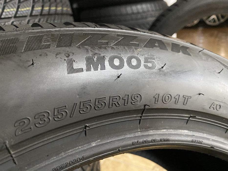 Розпаровка 235/55/19 101Т Bridgestone BLIZZAK LM005