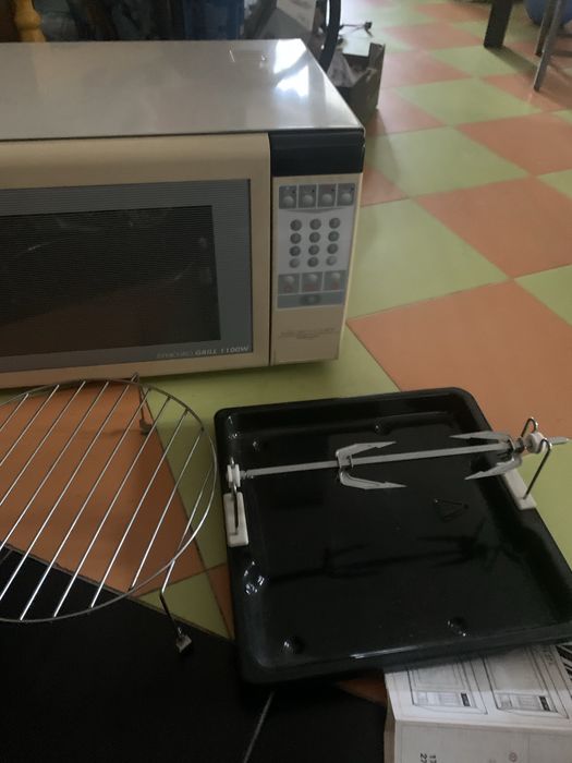 Microondas Moulinex com espeto 1100 W