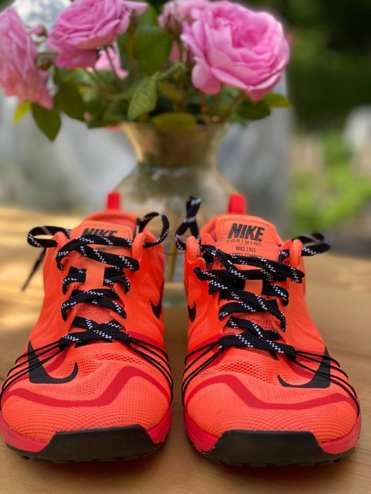 Продам бігові кросівки Nike