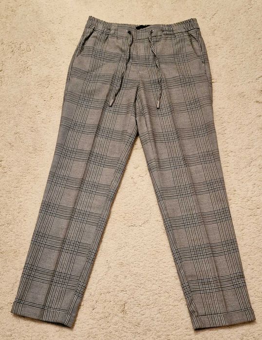 Брюки в клетку со стрелками от Mohito