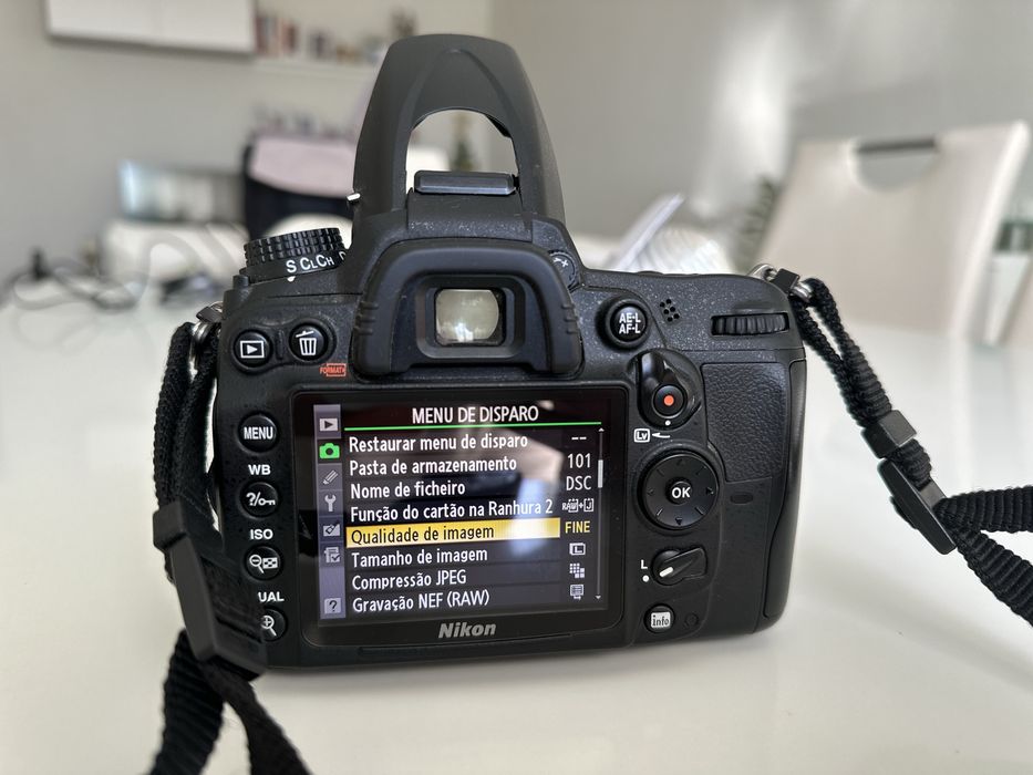Câmera Nikon D7000 DSLR + Lente 18-105mm VR + mochila dupla