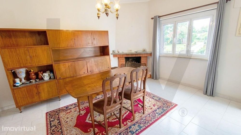 Encantadora Moradia T2 Unifamiliar com Garagem, Quintal e Churrasqueir