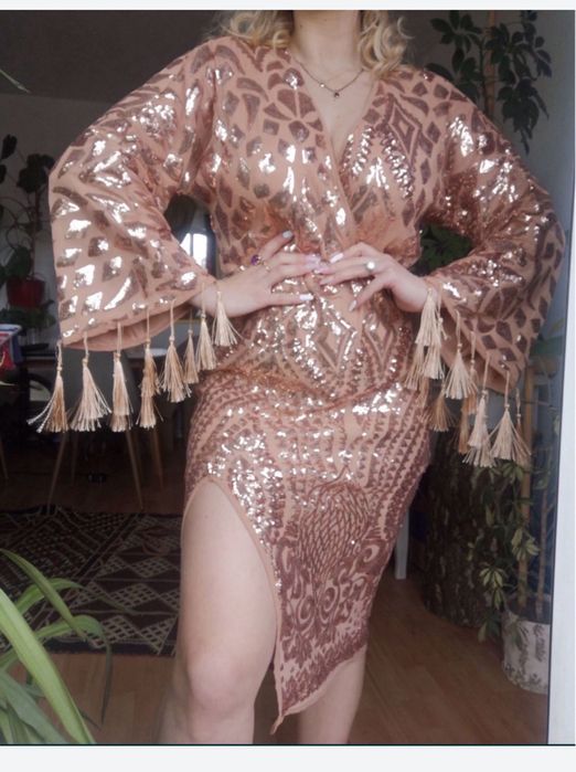 Boohoo cekinowa sukienka midi frędzlAmi L 40 xl 42 złota