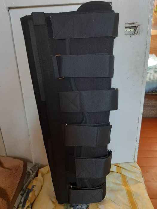 Фіксатор при переломі ноги