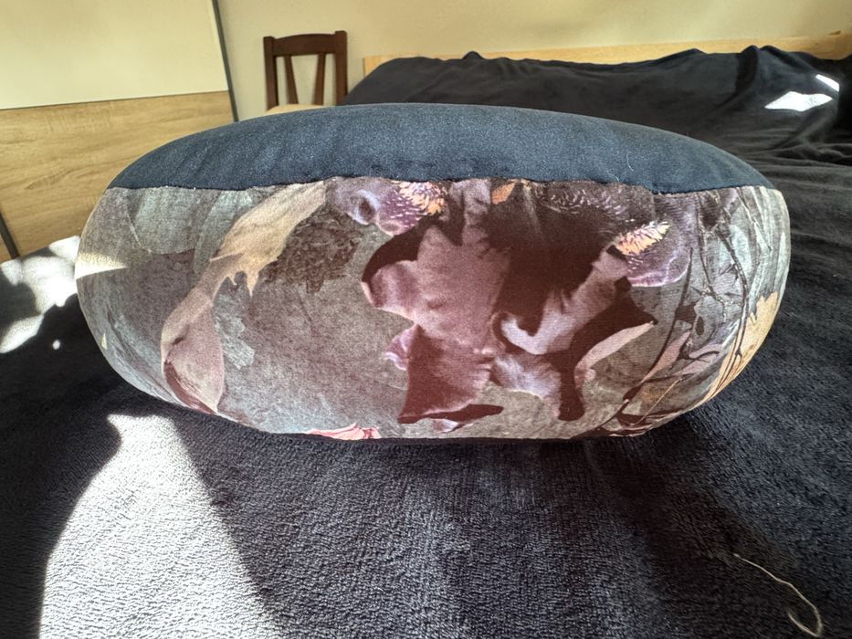 Kura babci Dany poduszka do karmienia