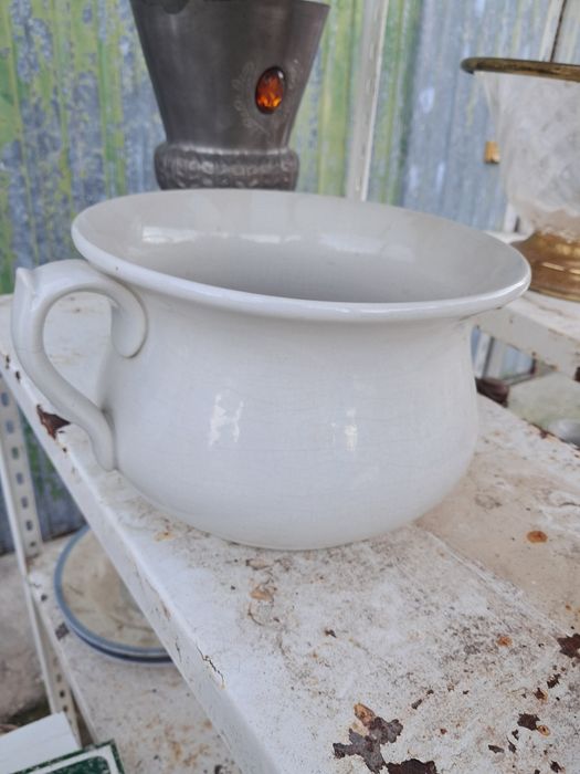 Penico em louça de sacavem