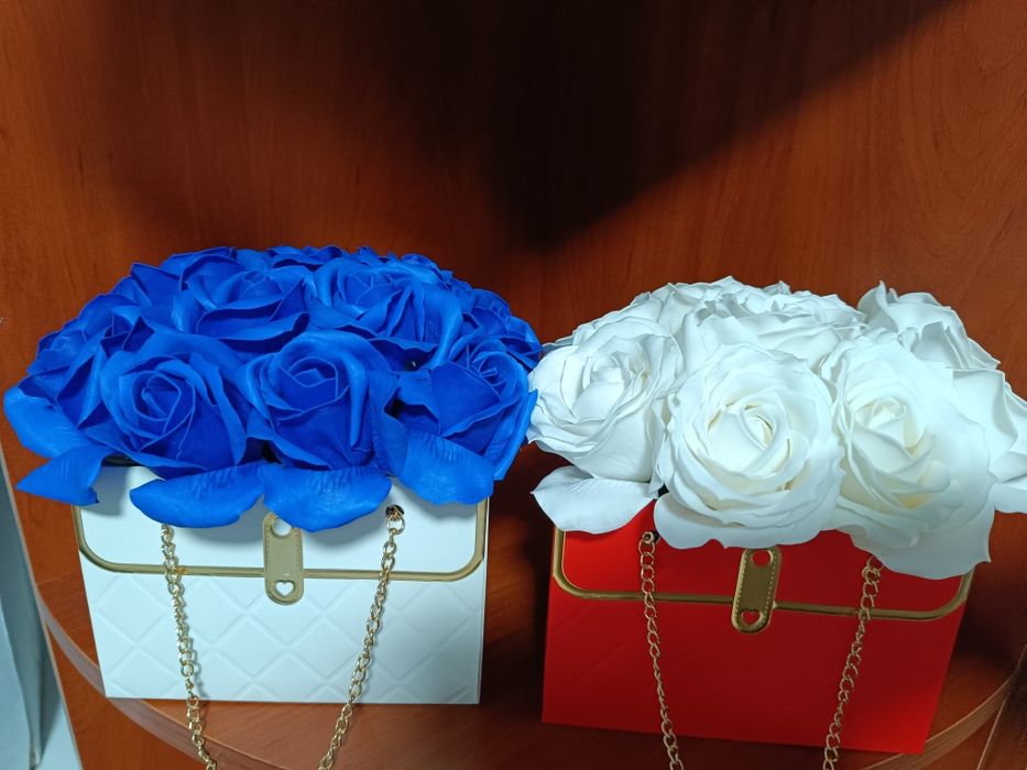 Букети з мильних троянд