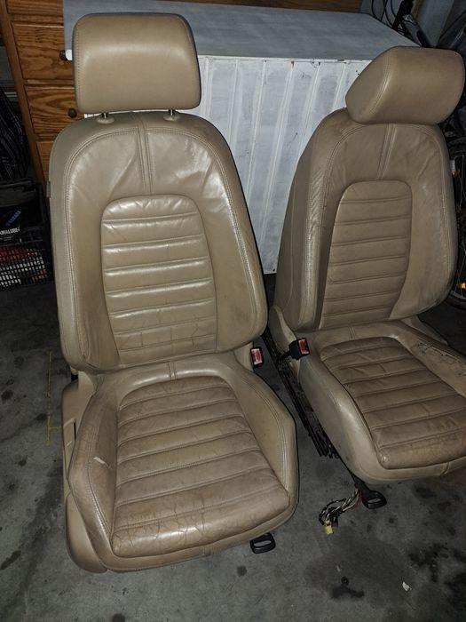 Vendo Bancos passat b6 pele