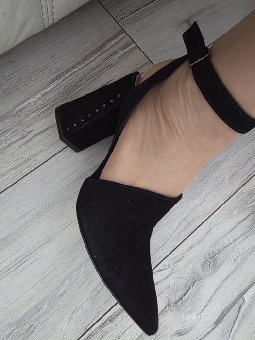Eleganckie sandały na obcasie