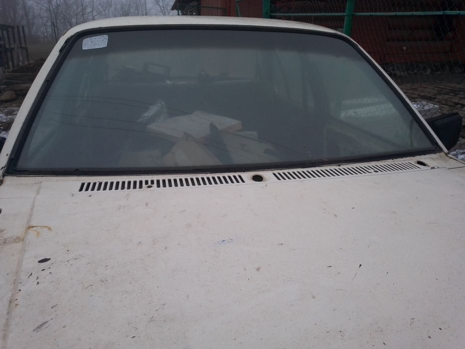 Продам переднє і заднє лобове скло