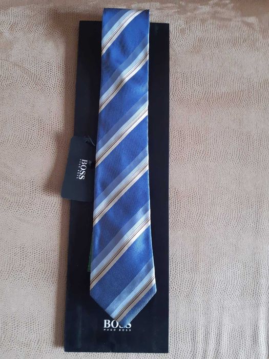 Мужской галстук  Hugo Boss.