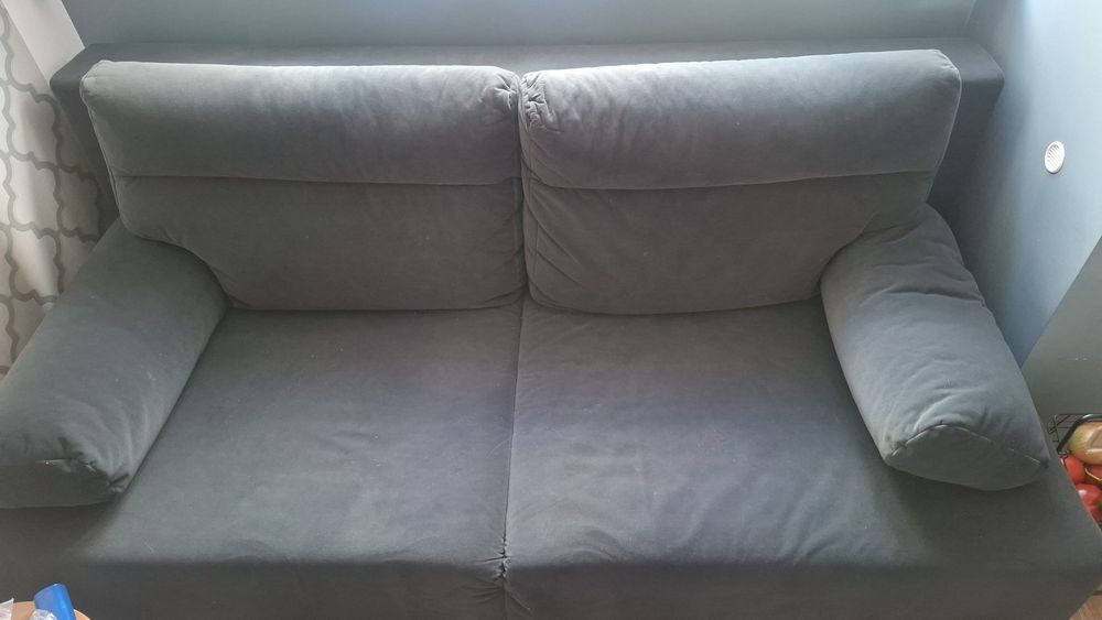 Sofa rozkładana z pojemnikiem na poscie ( bardzo wygodna)
