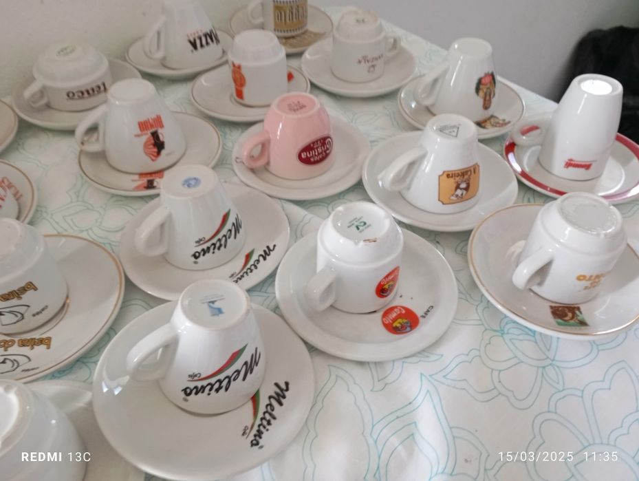 Conjunto de 18 chávenas de café de coleção