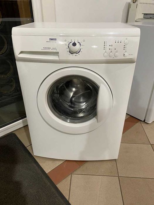 Maquina Lavar Roupa Zanussi ZWG6100K
