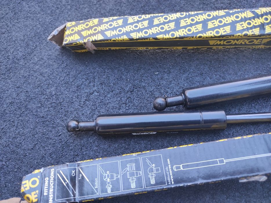 Material diverso Alfa Romeo 159.