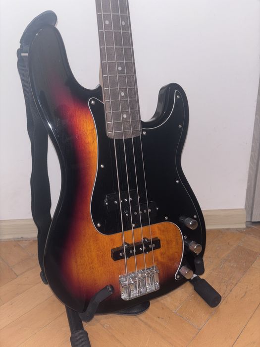 Gitara basowa squier