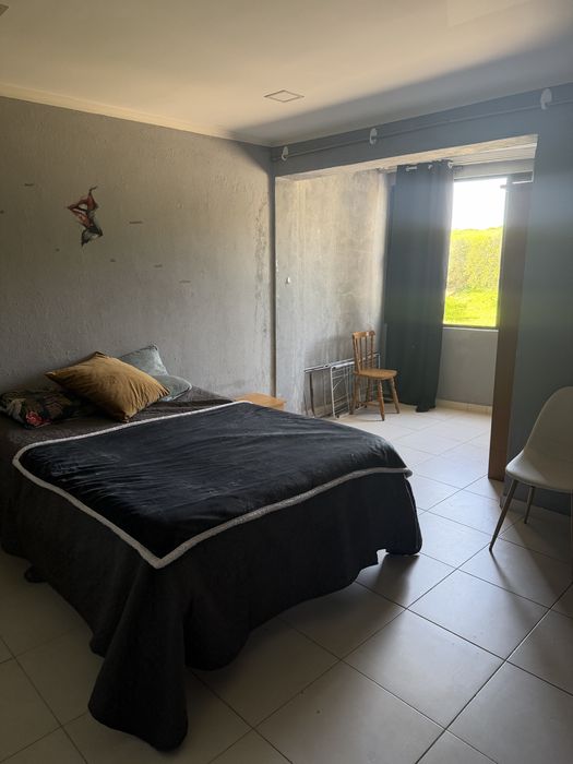 Quarto para alugar ate final de outubro