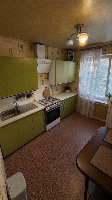Продам 2-кімнатну квартиру на Лівобережному-3, провулок Вільний, будинок 6.