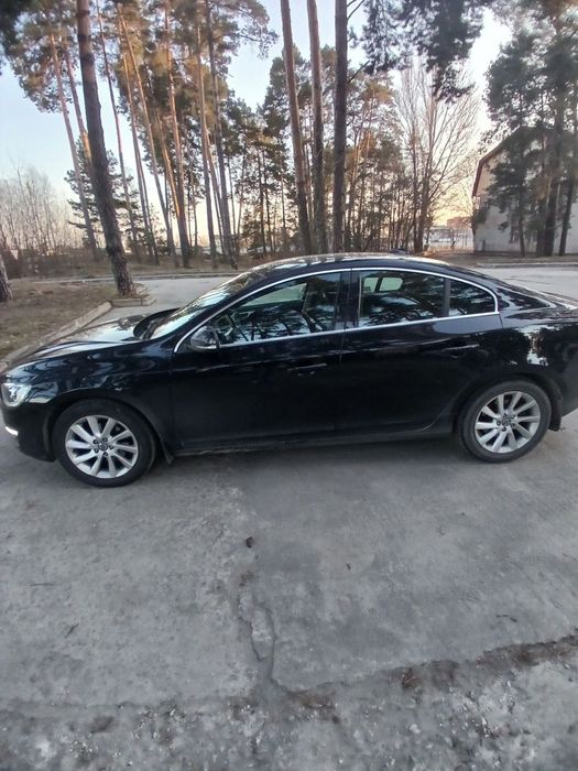 Автомобіль Volvo S60