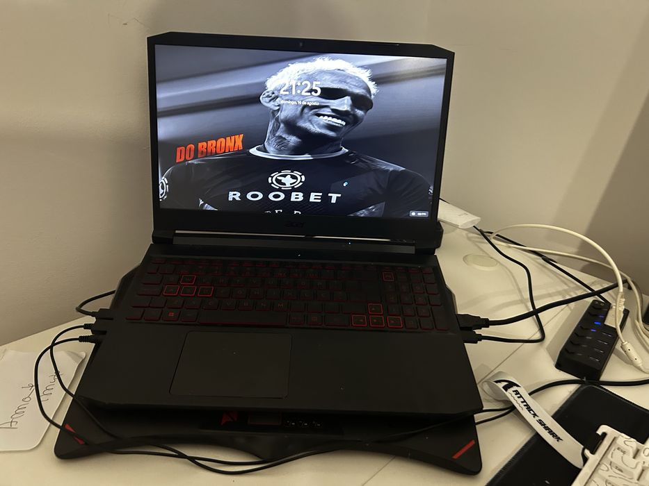 PC Gamer Portátil Acer Nitro 5 RTX 3060 16" 144 Hz SSD 512 GB + caixa + base de arrefecimento