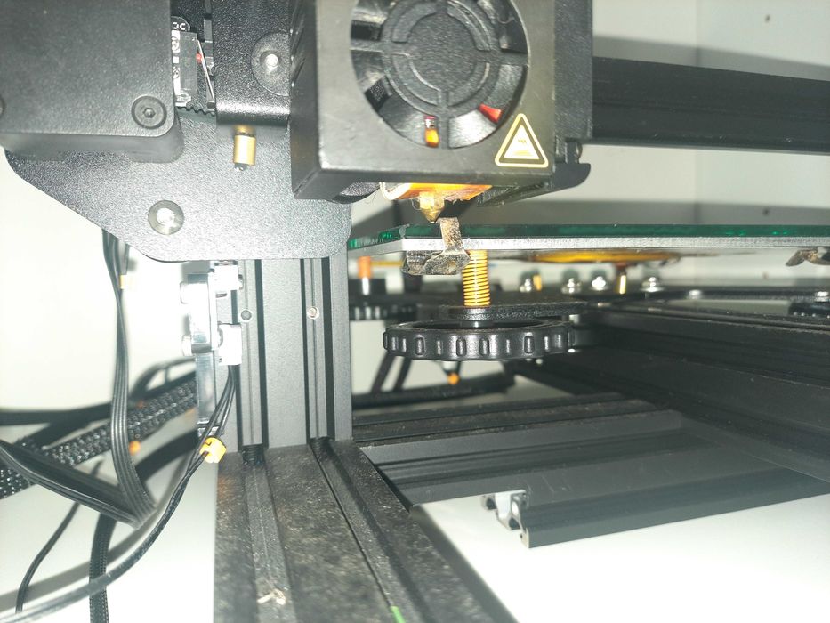 Impressora 3d Ender 3 com algumas modificações