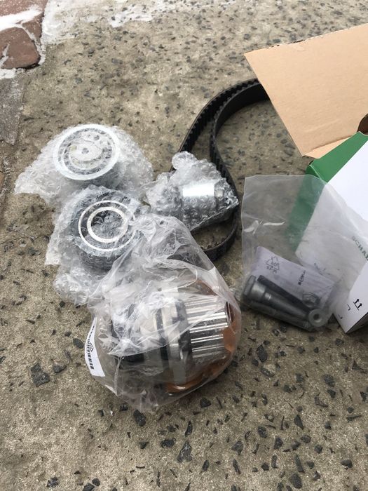 продам весь комплект помпу та ремень  ГРМ