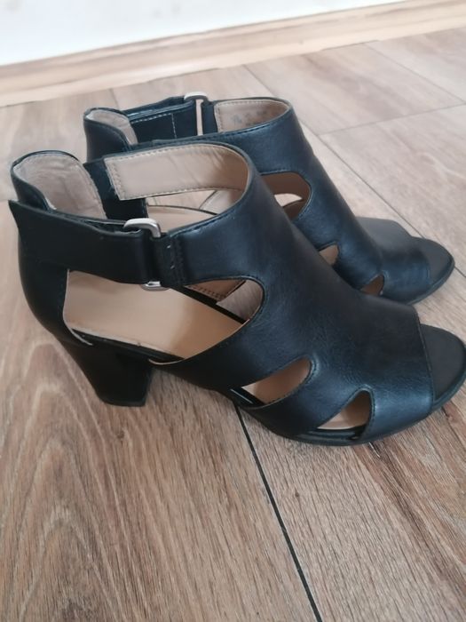Sandałki na obcasie rozm 37
