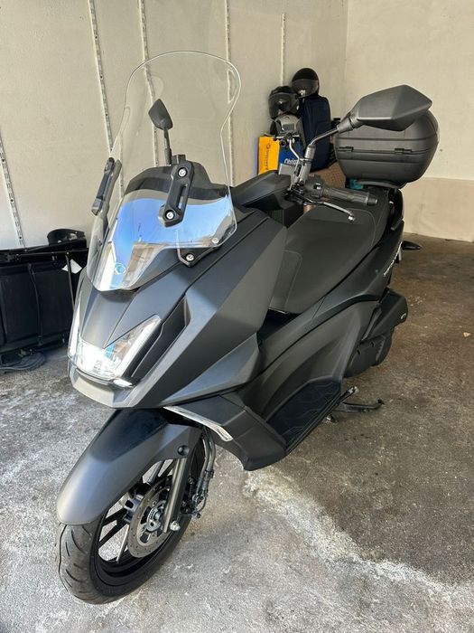 Mota 125  Kymco Sky Town