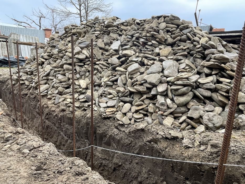 Гірський річковий камінь