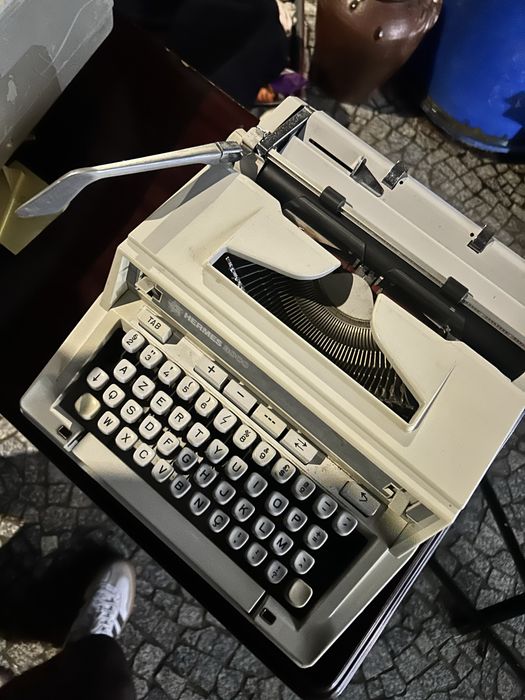 Maquina de escrever antiga (formato mala)