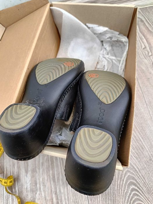 Ессо клогі 38 розмір