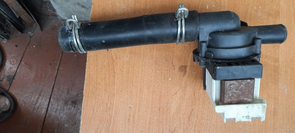 Продам в справному стані водяний насос  від пральної машинки