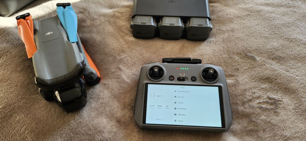 DJI Air 3 Fly More Combo z RC2+ amerykańska wersja