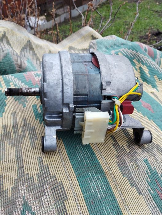 Продам  двигуни до пральної машини Індезід.