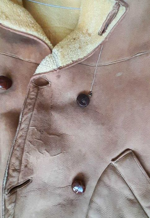 stary męski kożuch barani, grupa rekonstrukcyjna, film