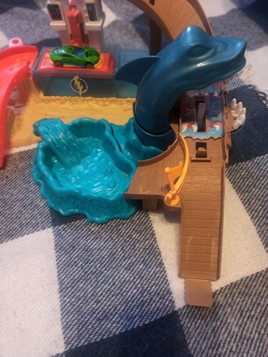 Hot wheels трек акула